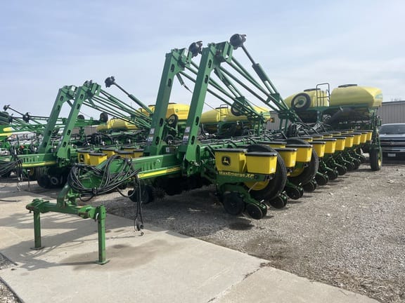 Main image John Deere 1770