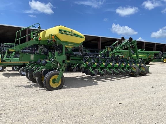 Image of John Deere 1770 equipment image 2