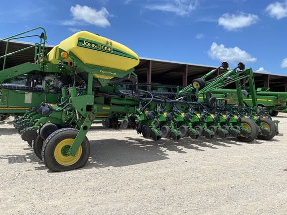 Image of John Deere 1770 equipment image 1