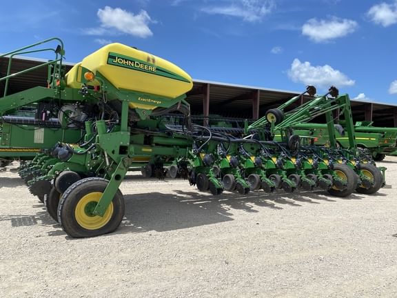 2005 John Deere 1770 Equipment Image0