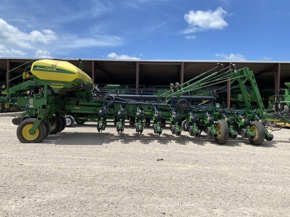 Image of John Deere 1770 equipment image 4
