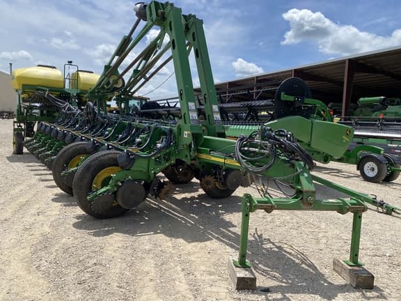 Image of John Deere 1770 equipment image 4