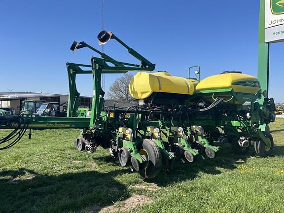 Image of John Deere 1770 equipment image 1