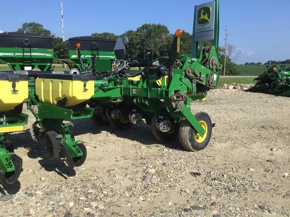 Image of John Deere 1770 equipment image 3