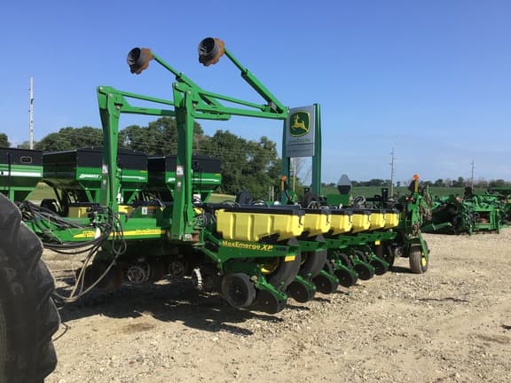 Image of John Deere 1770 equipment image 2