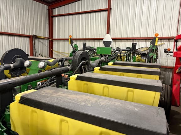 Image of John Deere 1770 equipment image 3