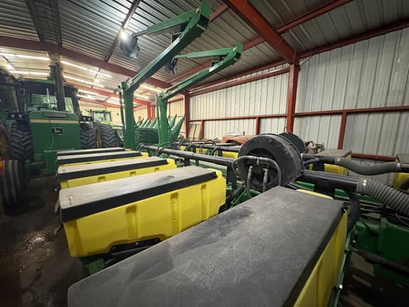 Image of John Deere 1770 equipment image 2