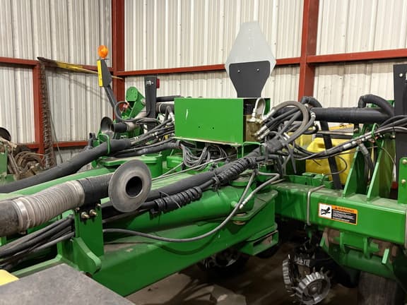 Image of John Deere 1770 equipment image 4