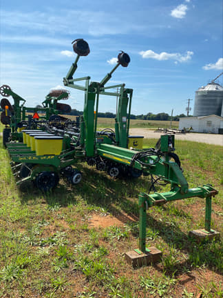 Image of John Deere 1770 equipment image 1