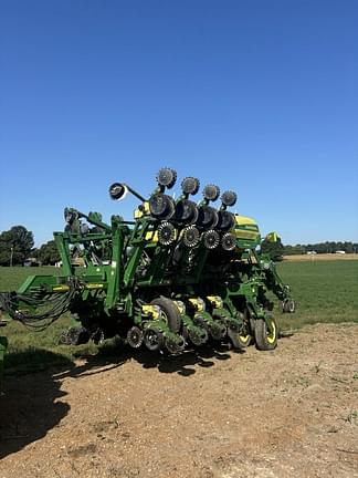 Image of John Deere 1790 equipment image 1