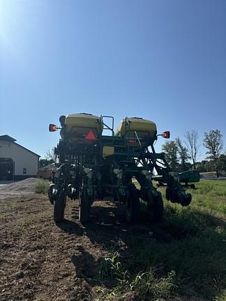 Image of John Deere 1790 equipment image 4