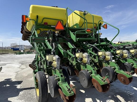 Image of John Deere 1790 equipment image 4
