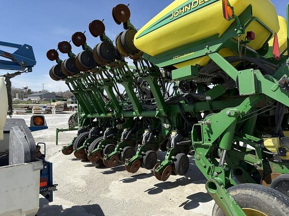 Image of John Deere 1790 equipment image 2