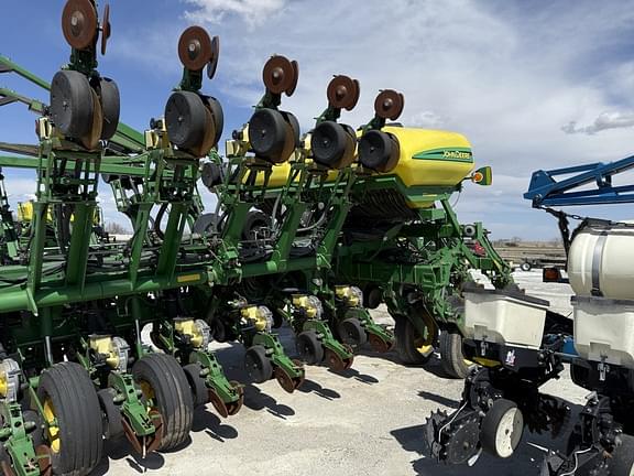 Image of John Deere 1790 equipment image 1