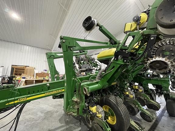 Image of John Deere 1790 equipment image 3