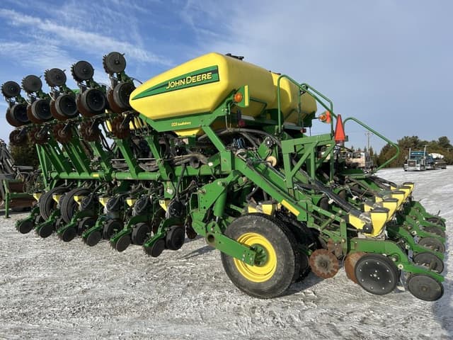 Image of John Deere 1790 equipment image 4