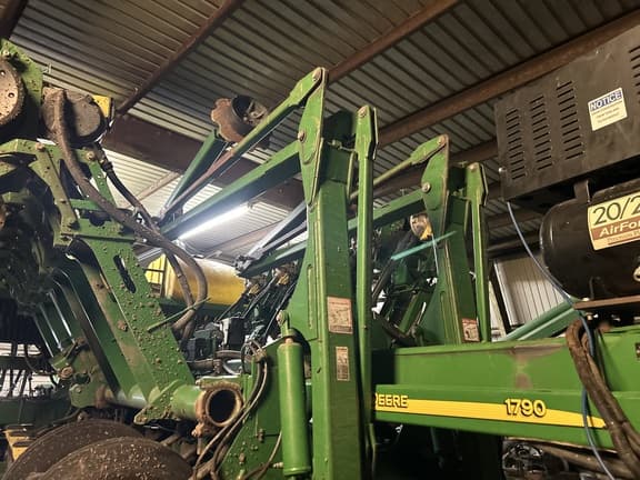 Image of John Deere 1790 equipment image 4