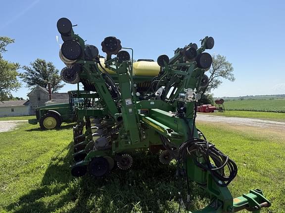 Image of John Deere 1790 equipment image 1