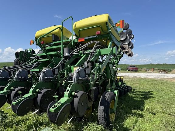 Image of John Deere 1790 equipment image 4