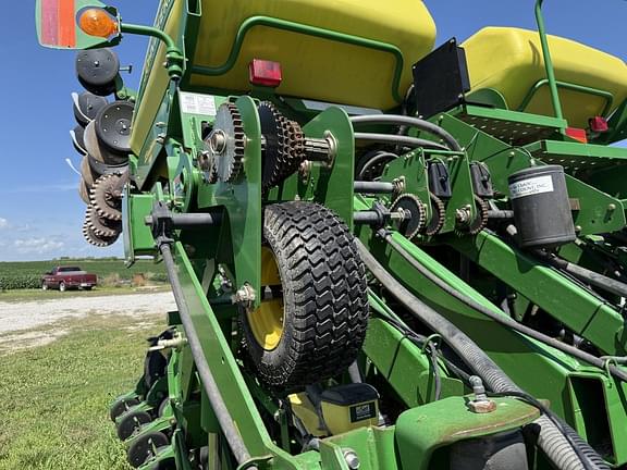 Image of John Deere 1790 equipment image 3