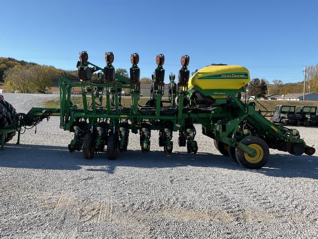 Image of John Deere 1790 equipment image 1