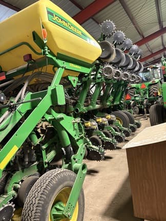 Image of John Deere 1790 equipment image 1