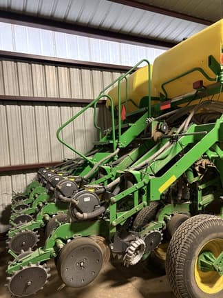 Image of John Deere 1790 equipment image 3