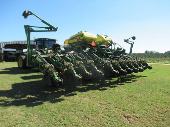 Image of John Deere 1790 equipment image 3