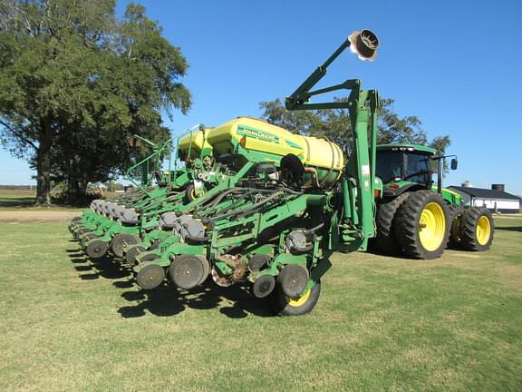 Image of John Deere 1790 equipment image 1