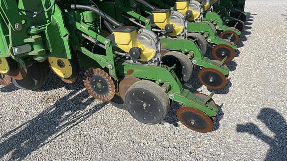 Image of John Deere 1790 equipment image 2