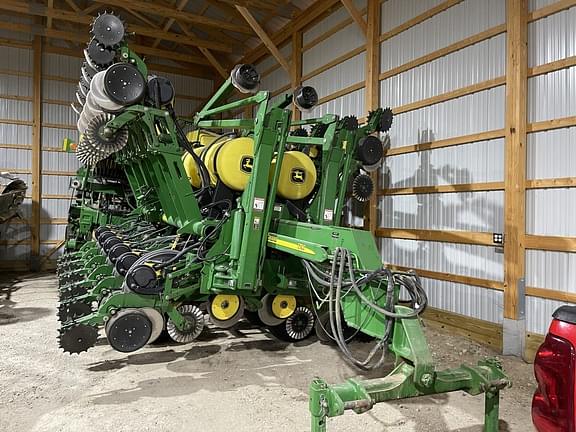 Image of John Deere 1790 equipment image 3