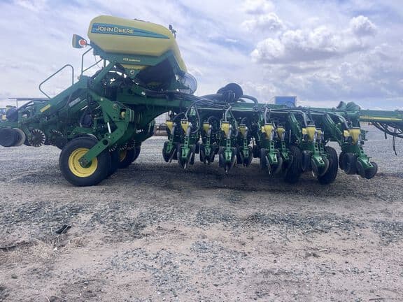 Image of John Deere 1790 equipment image 3
