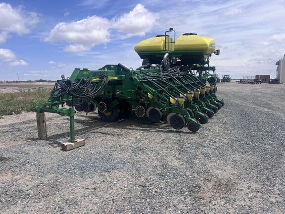 Image of John Deere 1790 equipment image 2
