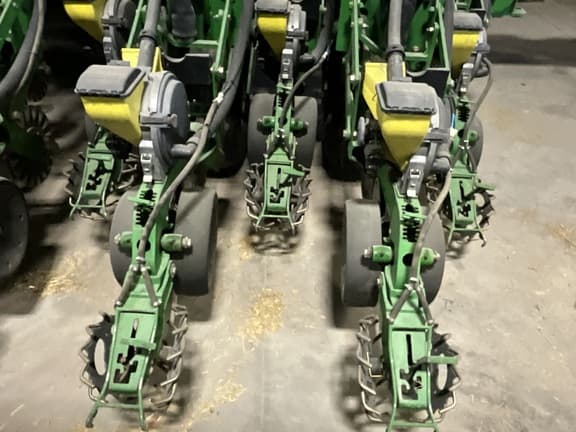 Image of John Deere 1790 equipment image 3