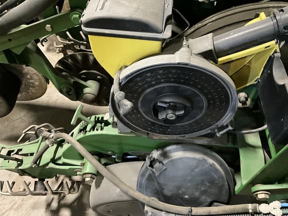 Image of John Deere 1790 equipment image 4