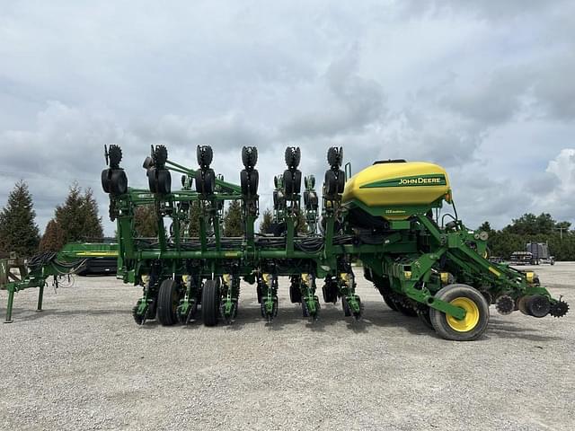 Image of John Deere 1790 equipment image 2