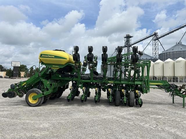 Image of John Deere 1790 equipment image 3