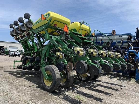 Image of John Deere 1790 equipment image 1