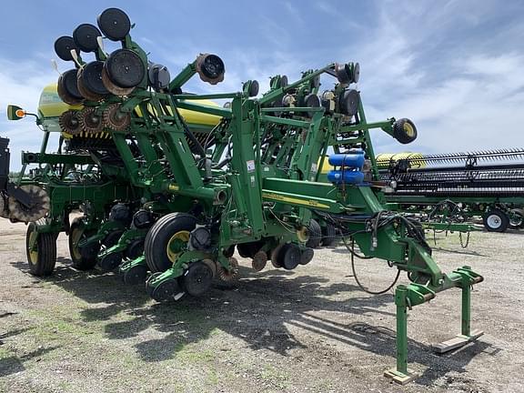 Image of John Deere 1790 equipment image 4
