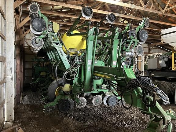 Image of John Deere 1790 equipment image 1