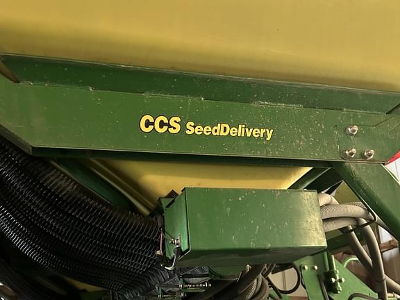 Image of John Deere 1790 equipment image 4