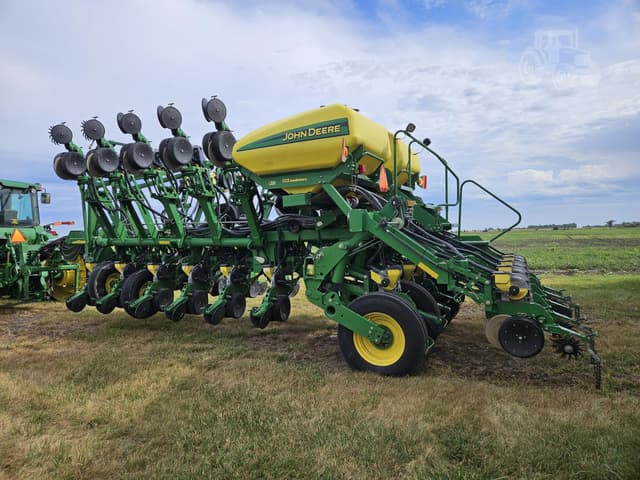 Image of John Deere 1790 equipment image 2