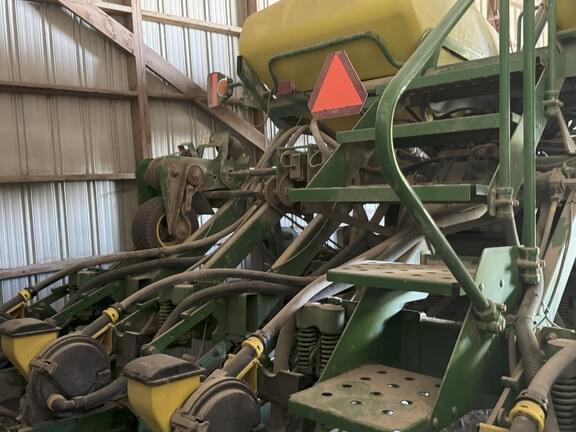 Image of John Deere 1790 equipment image 2