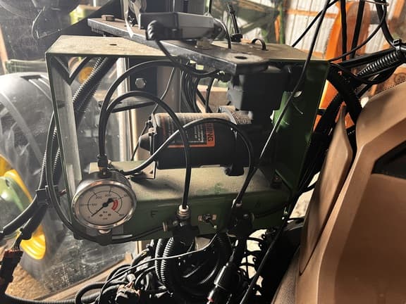 Image of John Deere 1790 equipment image 4