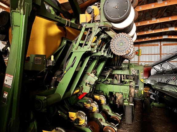 2005 John Deere 1790 Equipment Image0