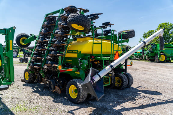 Image of John Deere 1890 equipment image 2