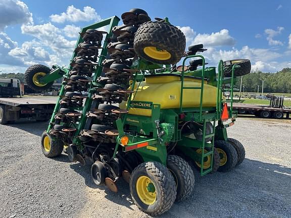 Image of John Deere 1890 equipment image 3