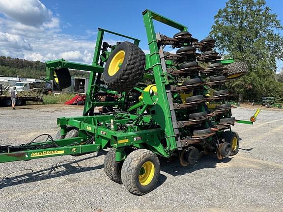 Image of John Deere 1890 equipment image 1