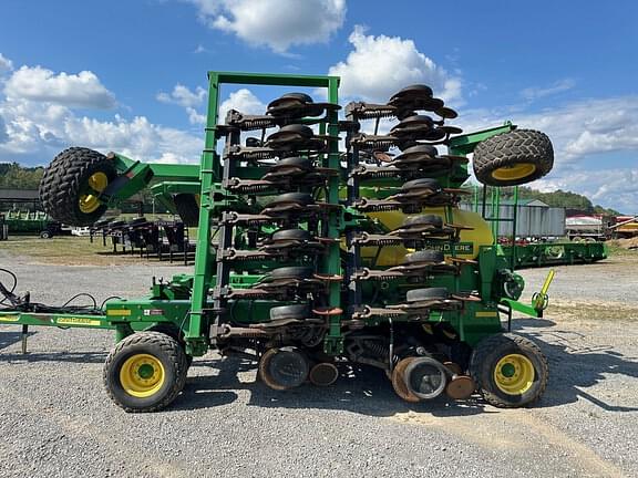 Image of John Deere 1890 equipment image 2