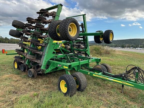 Image of John Deere 1890 equipment image 4